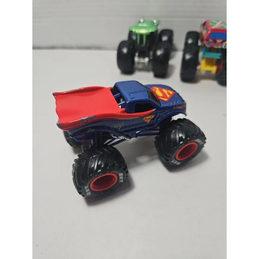 Hot Wheels Monster Jam Truck HW Demo Derby 1:64 Diecast Truck Superman Twin Mill